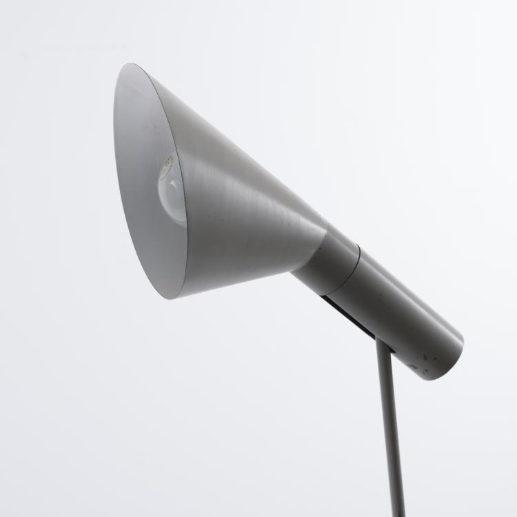 Bild 1 zu Objekt, Zwei Stehleuchten und zwei Wandleuchten 'AJ', 1957, Arne Jacobsen, Poulsen, Louis, Kopenhagen, 155B 463