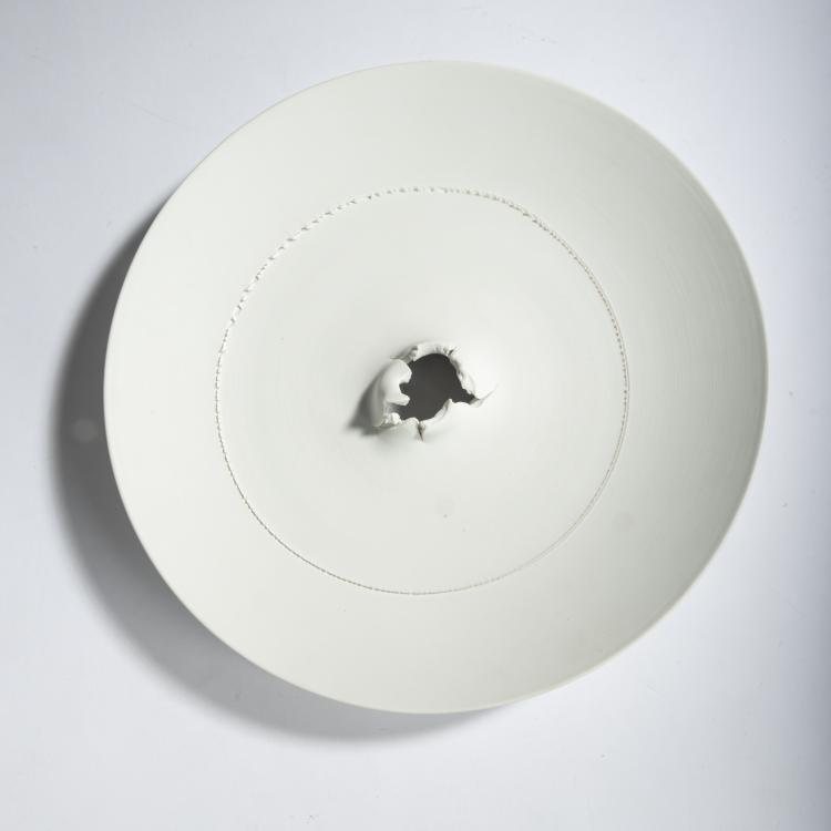 Bild 2 zu Objekt, 'Concetto spaziale - rondo', 1968, Lucio Fontana, Rosenthal Relief Reihe, 157C 613