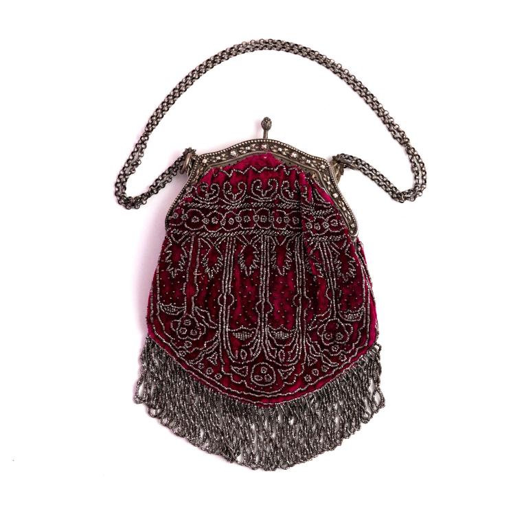 Hauptbild zu Objekt, B&uuml;gelt&auml;schchen mit Stahlperlen, um 1900, 157F 1211