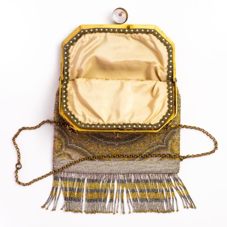 Bild 2 zu Objekt, Stahlperlen-Handtasche mit Teppichmuster, um 1910, 157F 1272