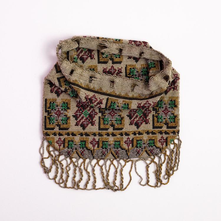 Bild 1 zu Objekt, Stahlperlen-Beutel mit geometrischem Muster, um 1920, 159D 913