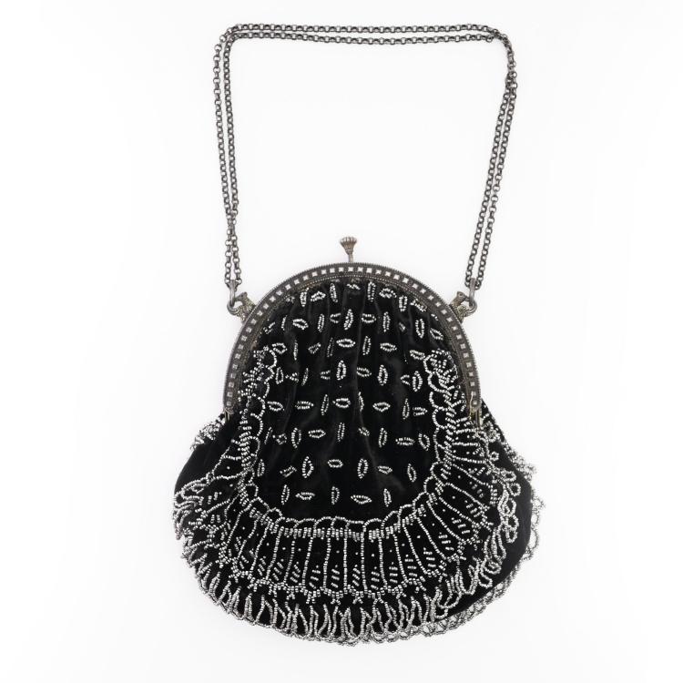 Hauptbild zu Objekt, B&uuml;gelt&auml;schchen mit Stahlperlen, um 1900, 159D 812