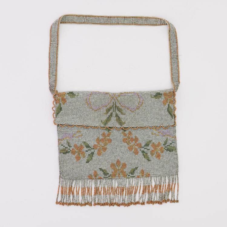 Hauptbild zu Objekt, Steel bead flap pouch with branches, c. 1910, 159D 870