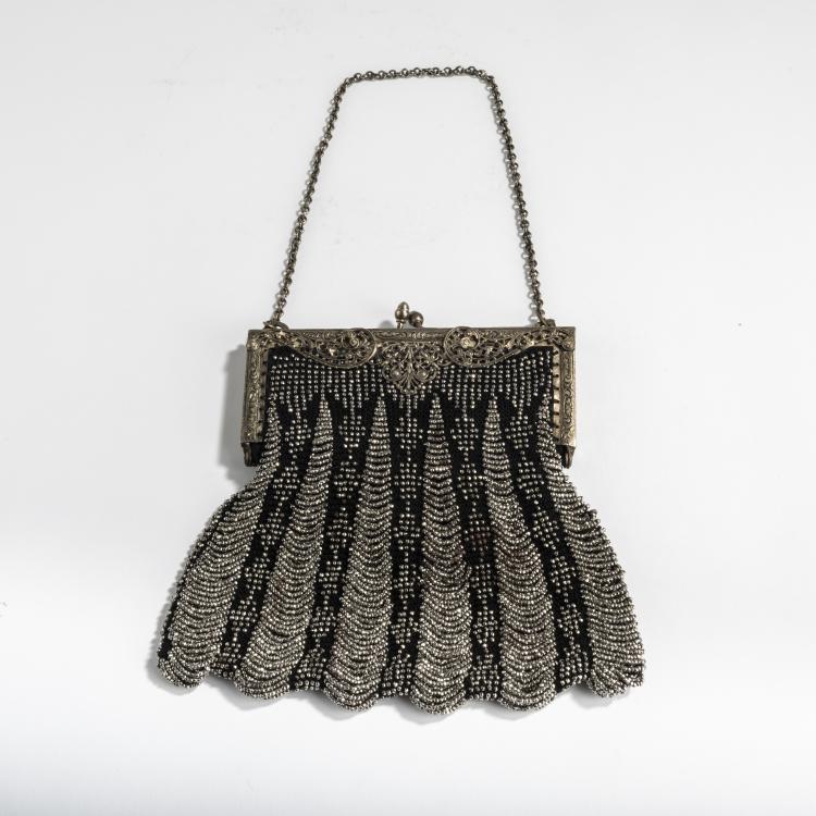 Hauptbild zu Objekt, B&uuml;gelt&auml;schchen mit Stahlperlen, um 1900, 157F 1213