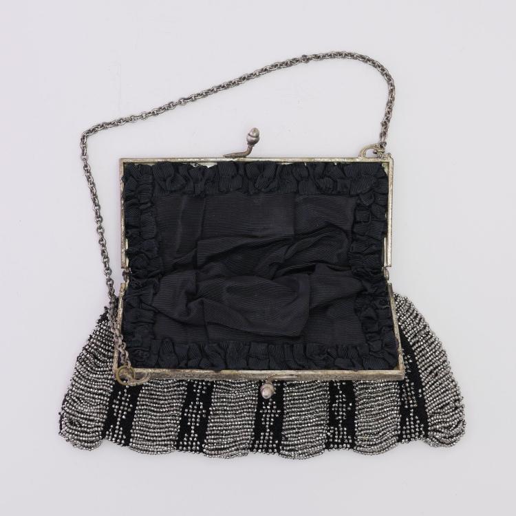 Bild 1 zu Objekt, B&uuml;gelt&auml;schchen mit Stahlperlen, um 1900, 157F 1213