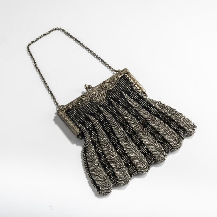 Bild 2 zu Objekt, B&uuml;gelt&auml;schchen mit Stahlperlen, um 1900, 157F 1213