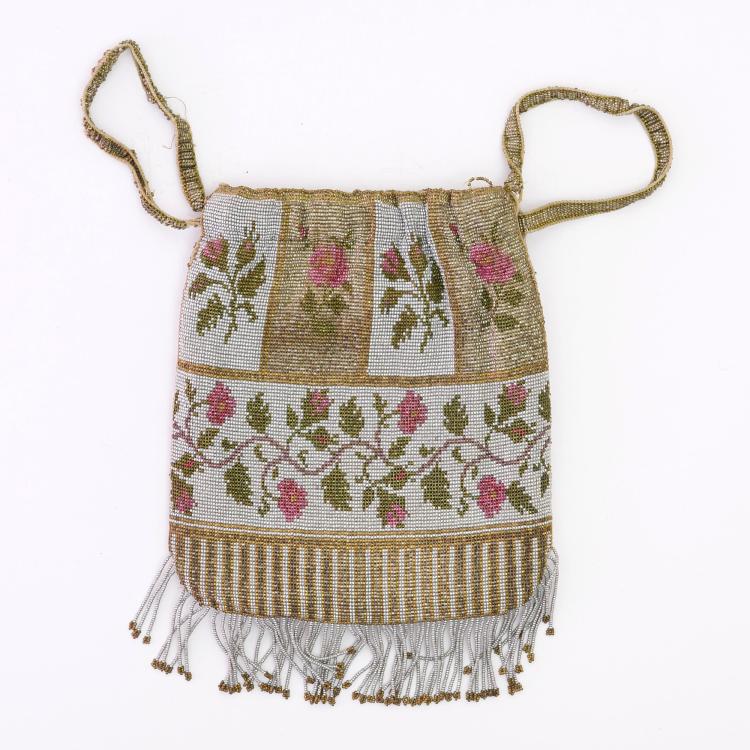 Bild 1 zu Objekt, Stahlperlen-Beutel mit Rosenmotiv, um 1920, 157F 1309