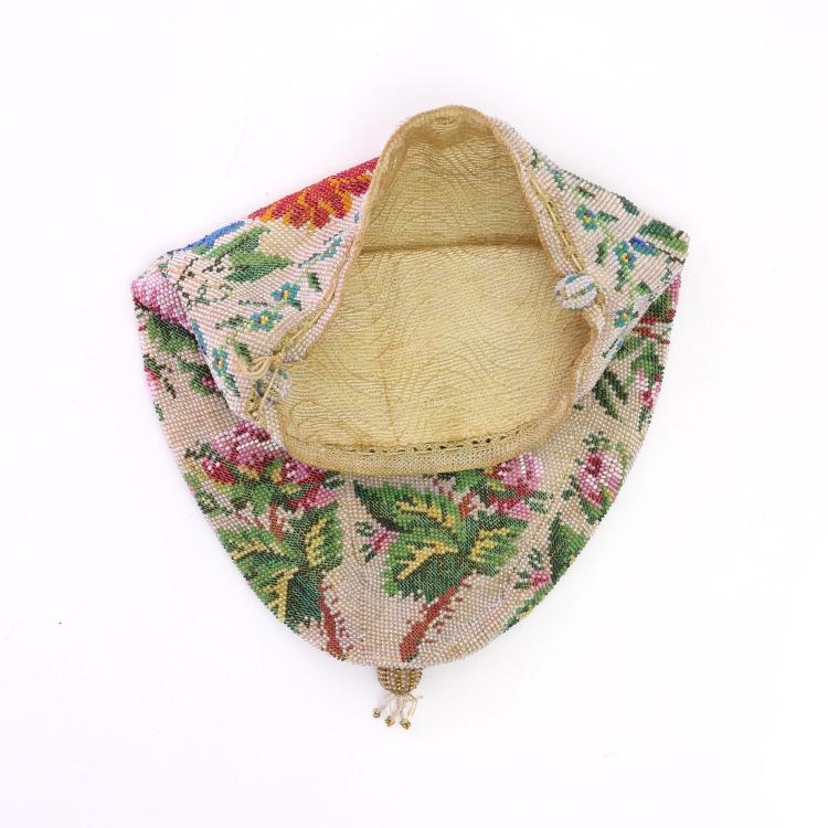 Bild 1 zu Objekt, Perlbeutel mit Blumenmotiv, um 1900, 159D 827