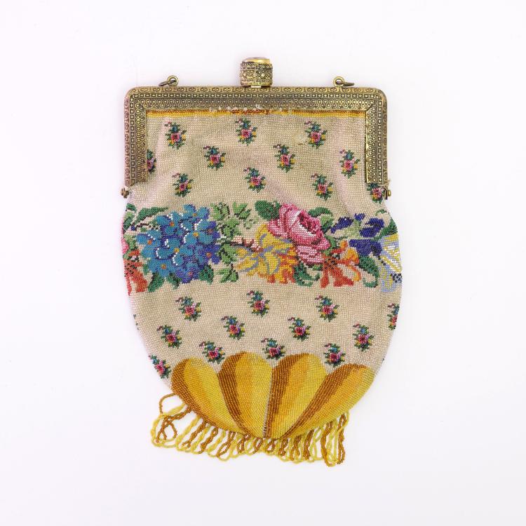 Bild 1 zu Objekt, B&uuml;geltasche mit Blumenbord&uuml;re, um 1900, 159D 813