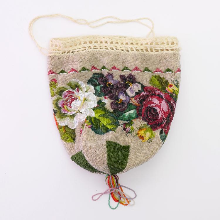 Hauptbild zu Objekt, Perlbeutel mit Blumenmotiv, um 1910, 157F 1274