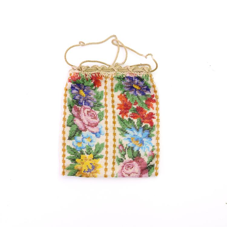 Bild 1 zu Objekt, Pouch with a flower motif, c. 1900, 159D 828