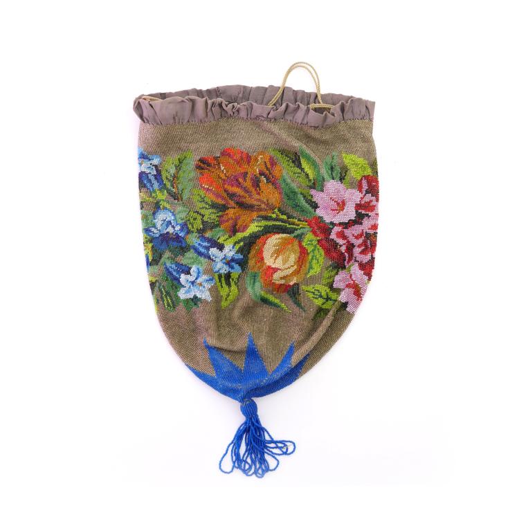 Bild 1 zu Objekt, Perlbeutel mit Blumenmotiv, 2. H&auml;lfte 19. Jh., 157F 1194