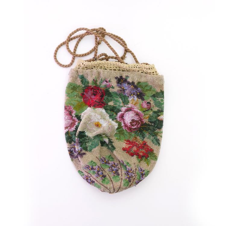 Bild 1 zu Objekt, Perlbeutel mit Blumenmotiv, 2. H&auml;lfte 19. Jh., 157F 1170