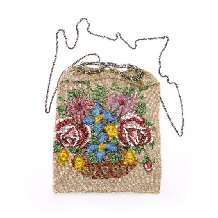 Hauptbild zu Objekt, Pouch with flower basket, c. 1900, 159D 825