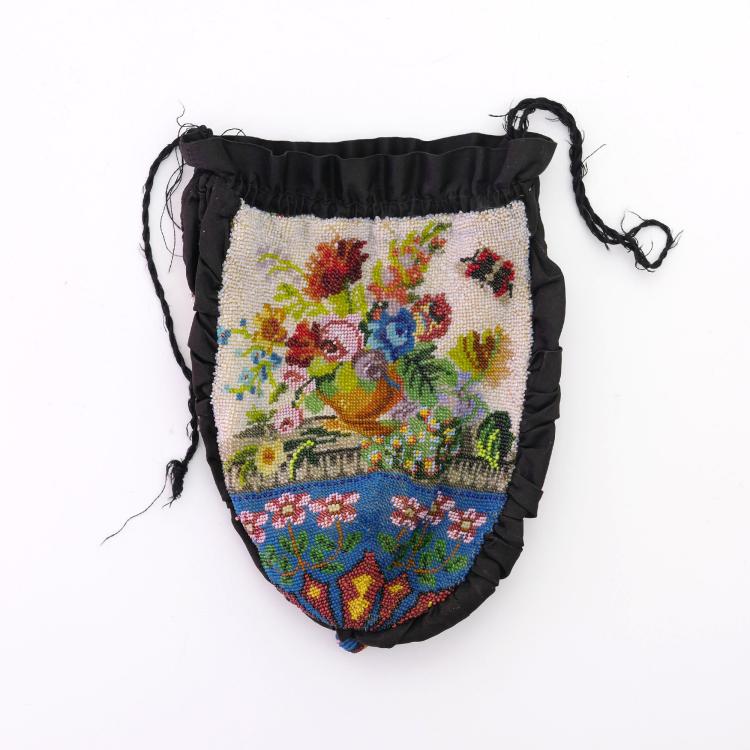 Hauptbild zu Objekt, Pouch with a bouquet of flowers, c. 1900, 159D 830