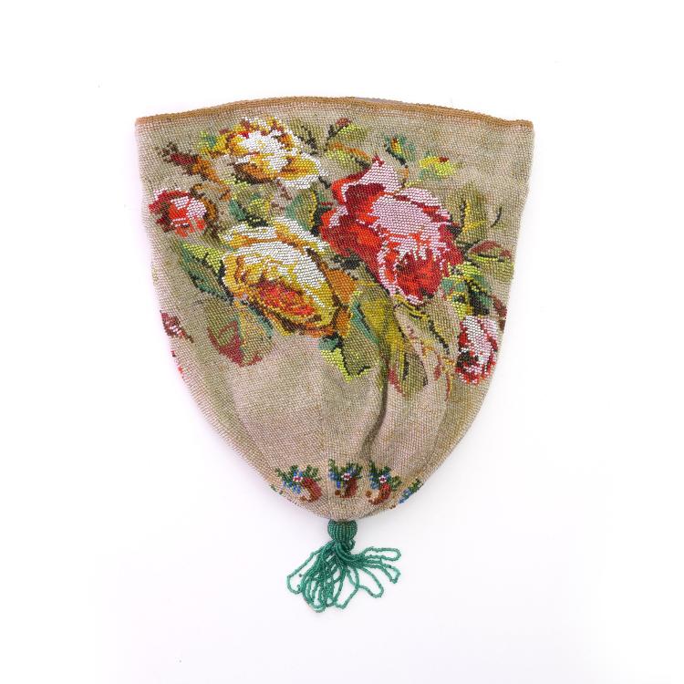 Hauptbild zu Objekt, Pouch with roses, c. 1850, 159D 751