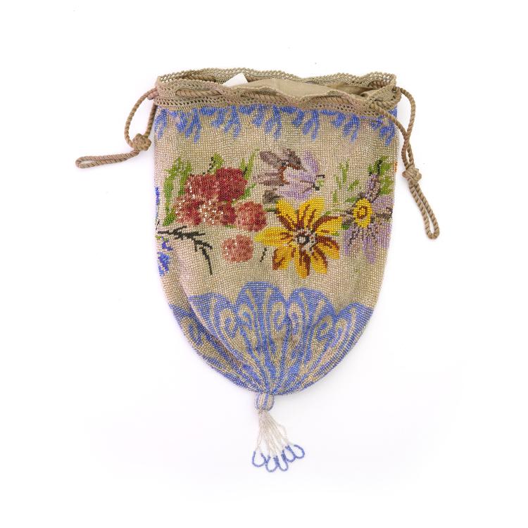 Bild 1 zu Objekt, Perlbeutel mit Blumenmotiv, um 1910, 157F 1278