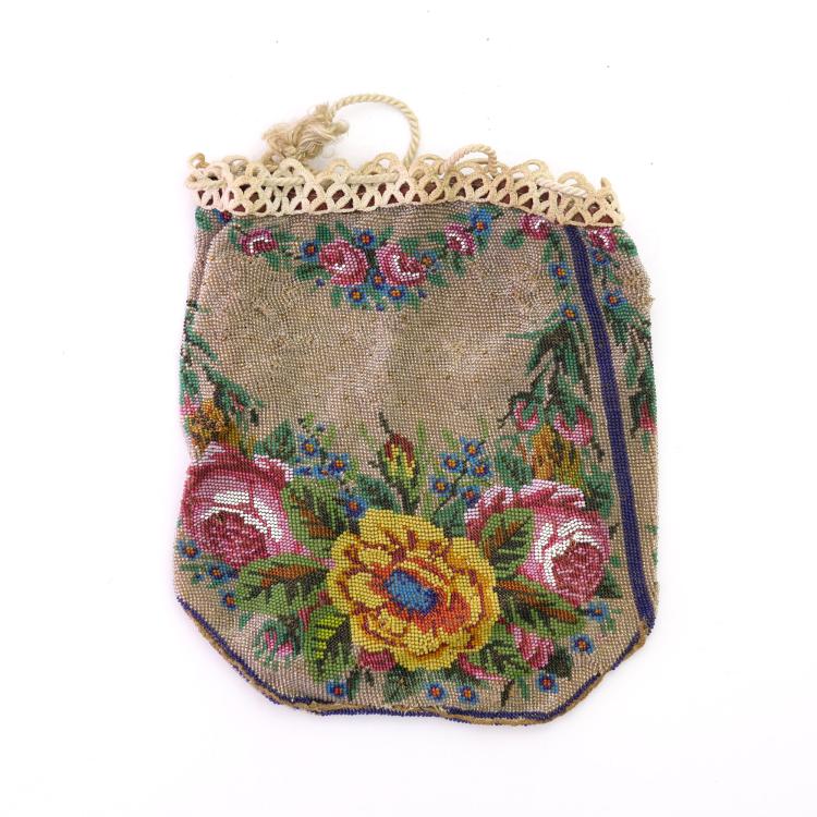 Bild 1 zu Objekt, Perlbeutel mit Blumengirlande, 2. H&auml;lfte 19. Jh., 157F 1152