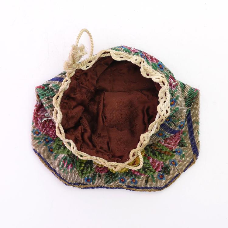 Bild 2 zu Objekt, Perlbeutel mit Blumengirlande, 2. H&auml;lfte 19. Jh., 157F 1152