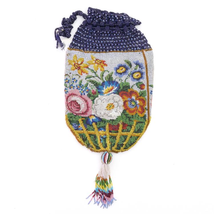 Hauptbild zu Objekt, Perlbeutel mit Blumenarrangement, um 1900, 157F 1217