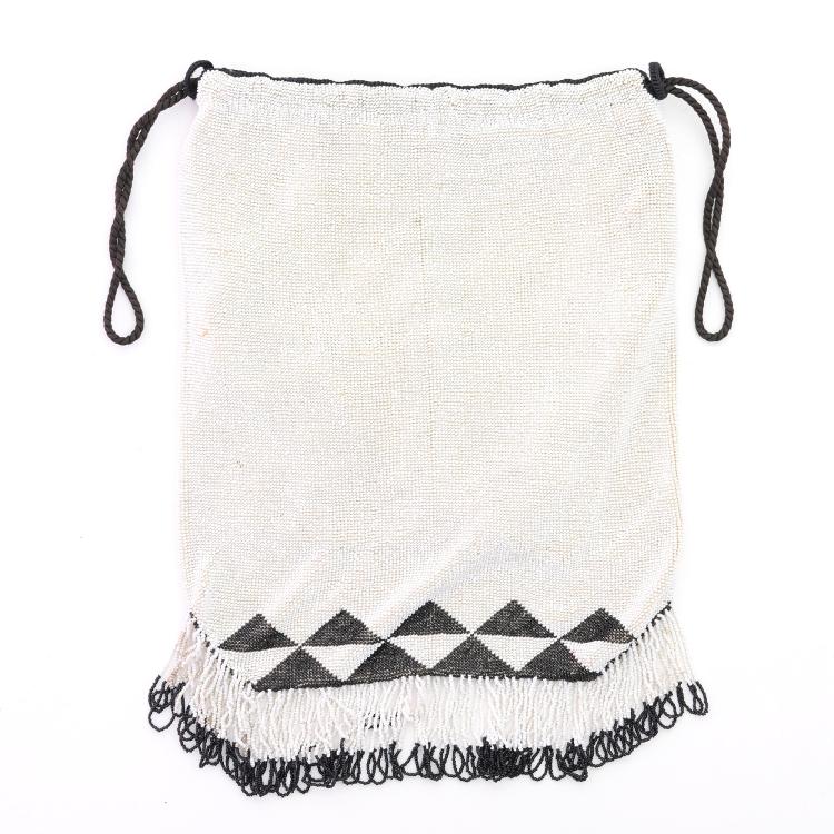 Hauptbild zu Objekt, Art Deco pouch in black and white, c. 1920, 159D 875