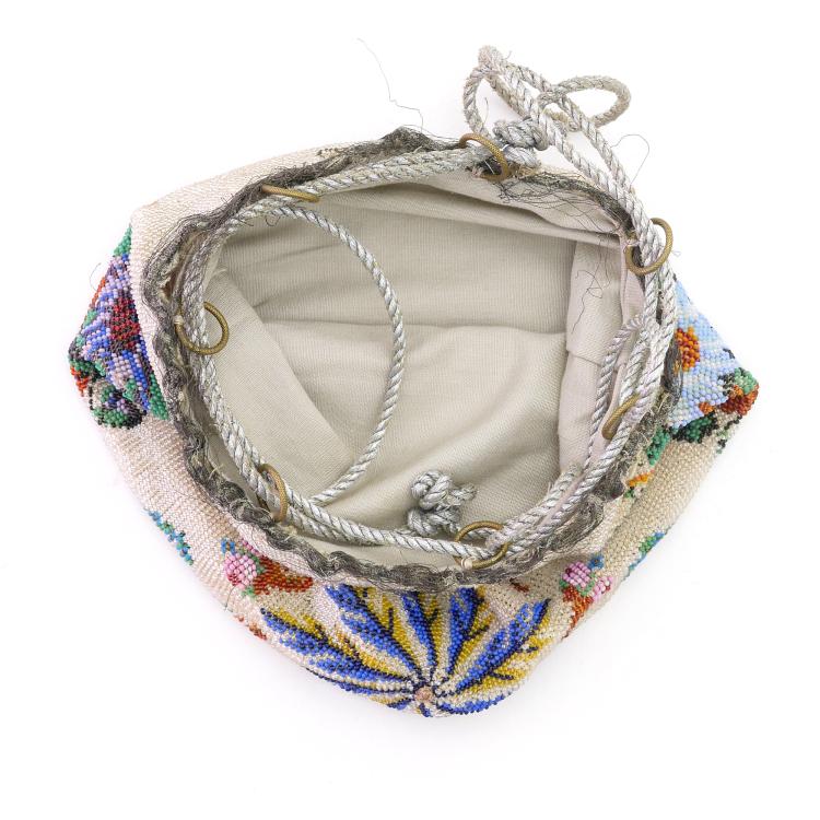 Bild 1 zu Objekt, Perlbeutel mit Blumenbord&uuml;re und Monogramm, 19. Jh., 157F 1175