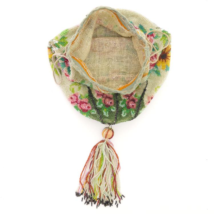 Bild 2 zu Objekt, Perlbeutel mit Blumenmotiv, um 1910, 157F 1280