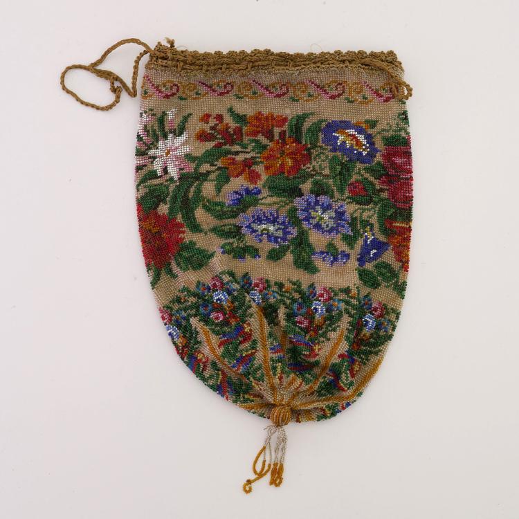 Hauptbild zu Objekt, Perlbeutel mit Blumenmotiv, um 1920, 157F 1320