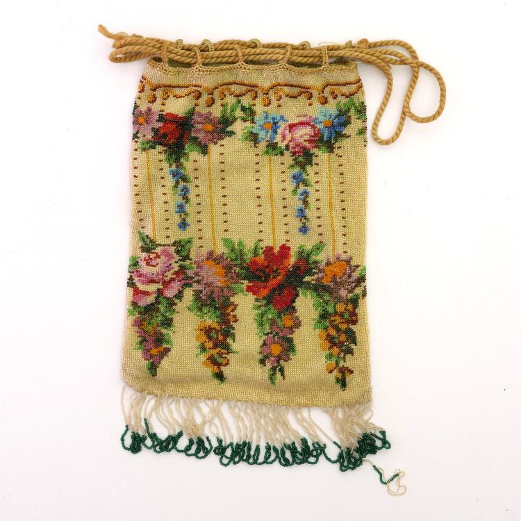 Hauptbild zu Objekt, Perlbeutel mit Blumengirlanden, um 1920, 157F 1321
