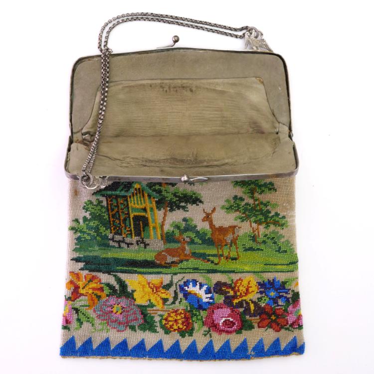 Bild 2 zu Objekt, B&uuml;geltasche mit Blumendekor und Rehen im Gr&uuml;nen, um 1900, 157F 1221