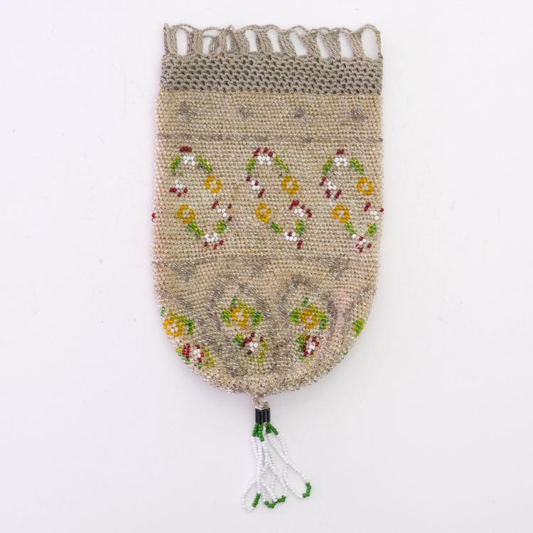 Hauptbild zu Objekt, Pouch with flower wreaths, c. 1900, 159D 826