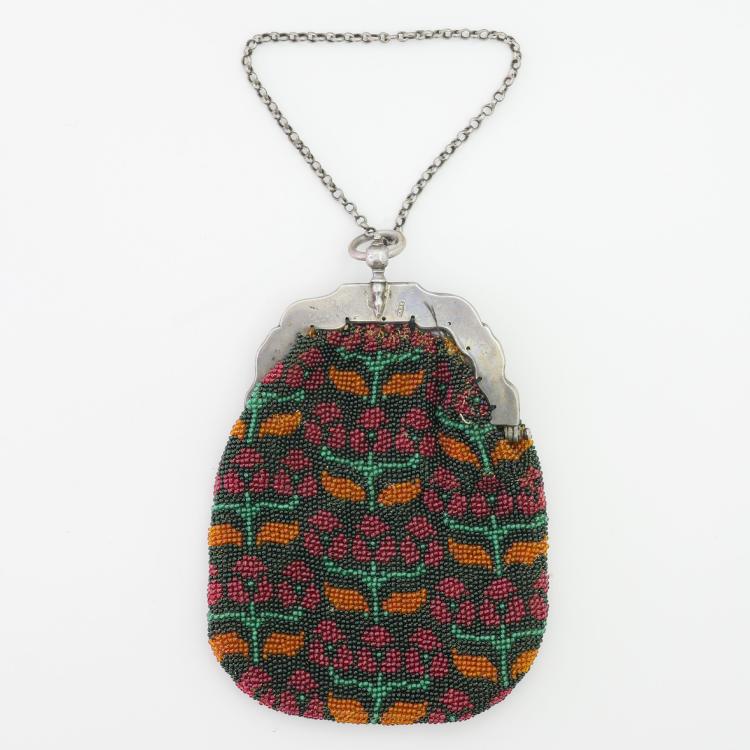 Bild 1 zu Objekt, B&uuml;gelt&auml;schchen mit stilisierten Tulpen, 1902, 157F 1264