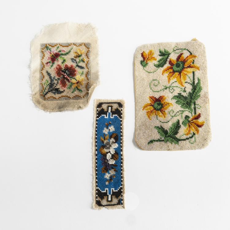 Hauptbild zu Objekt, Drei Perlstickereien mit Blumen, 2. H&auml;lfte 19. Jh., 159D 966