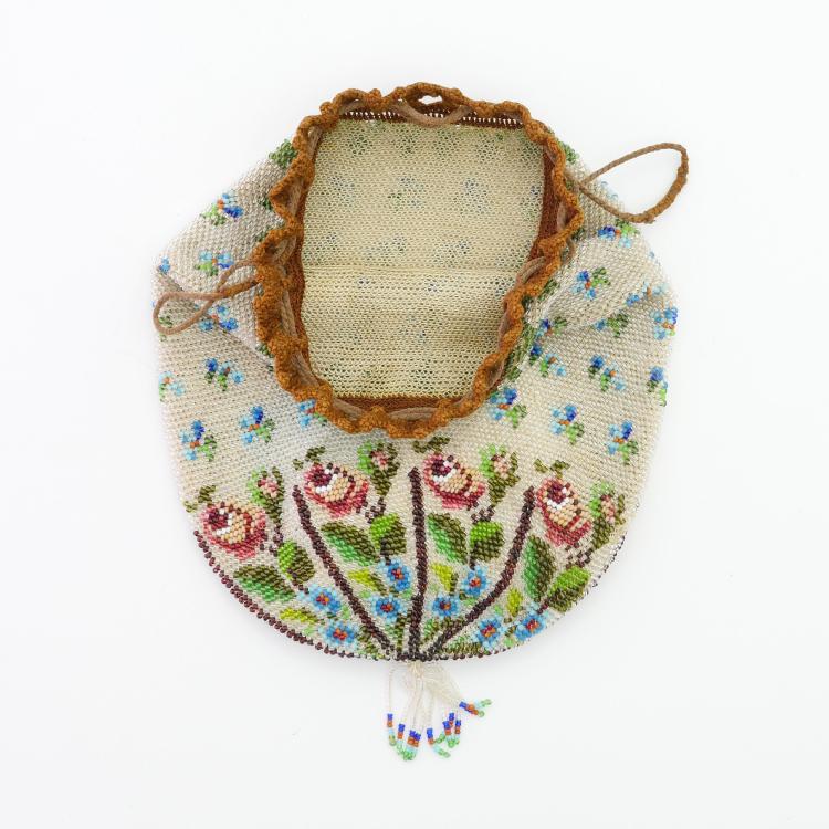 Bild 1 zu Objekt, Perlbeutel mit Blumenmotiv, um 1910, 157F 1285