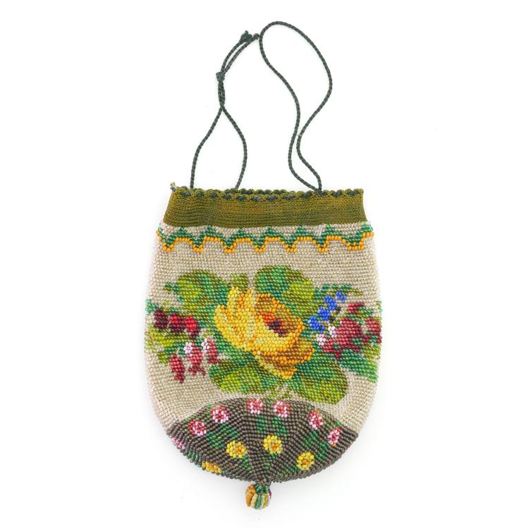 Hauptbild zu Objekt, Pouch with floral border, c. 1900, 159D 823
