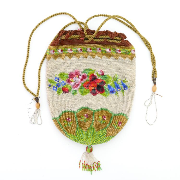 Hauptbild zu Objekt, Pouch with flowers, c. 1900, 159D 820