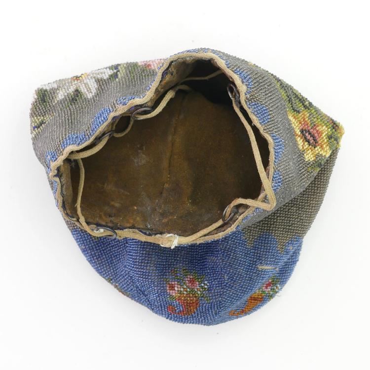 Bild 2 zu Objekt, Tobacco pouch with floral border, 1st half of the 19th century., 159D 744