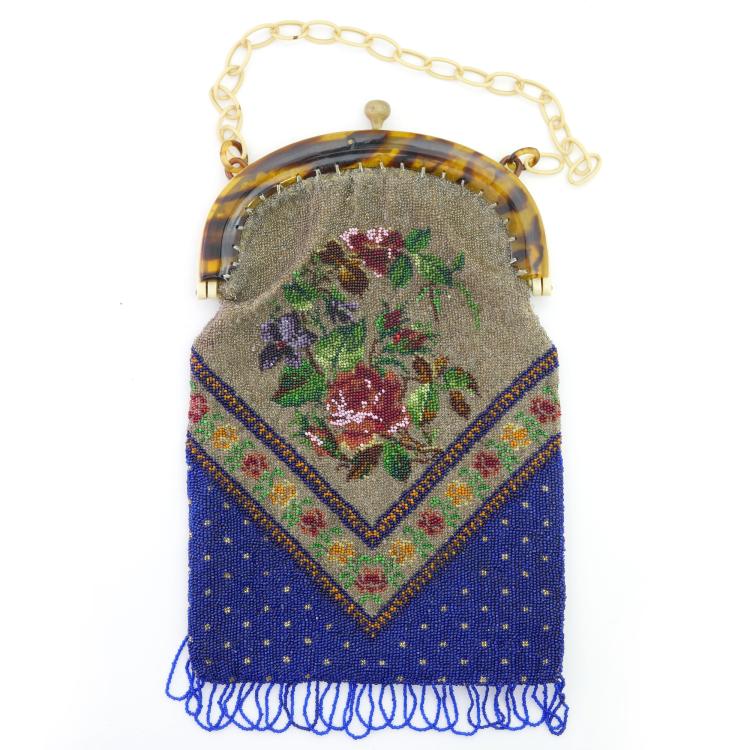 Bild 1 zu Objekt, B&uuml;geltasche mit Rotkehlchen und Blumenzweig, 1. H&auml;lfte 20. Jh., 157F 1291