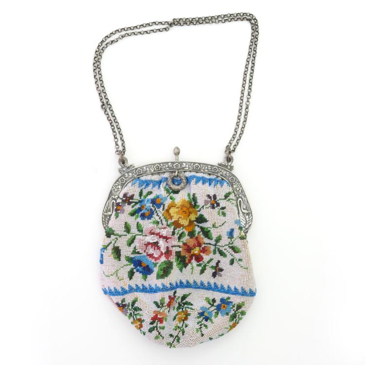 Hauptbild zu Objekt, B&uuml;gelt&auml;schchen mit Blumenmotiv, um 1900, 157F 1243