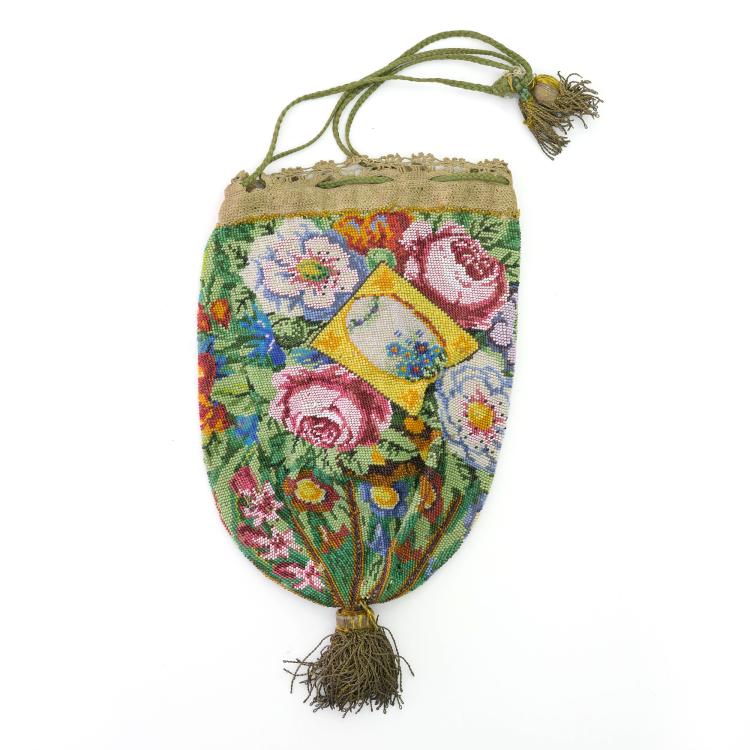 Bild 1 zu Objekt, Perlbeutel mit Blumen, 1. H&auml;lfte 19. Jh., 159D 742