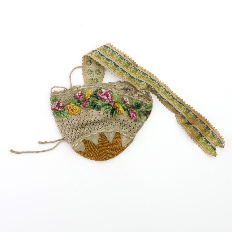 Hauptbild zu Objekt, Pouch with floral border, 1st half of the 19th century, 157F 1136