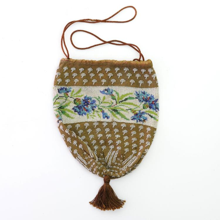 Hauptbild zu Objekt, Pouch with floral border, c. 1830, 157F 1137