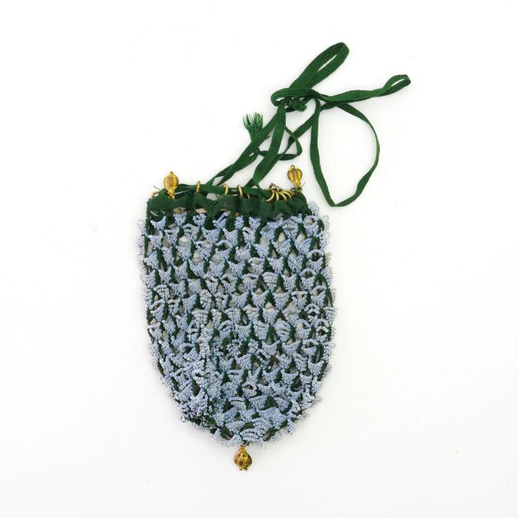 Hauptbild zu Objekt, Pouch with opalescent beads, 2nd half of the 19th century, 159D 804