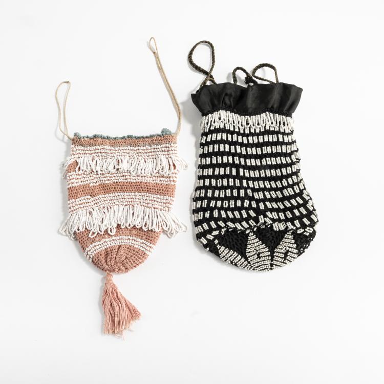 Hauptbild zu Objekt, Two pouches with white beads, c. 1920, 159D 917