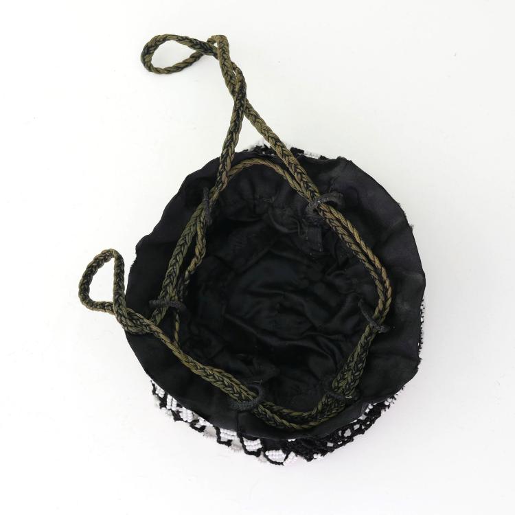Bild 1 zu Objekt, Two pouches with white beads, c. 1920, 159D 917