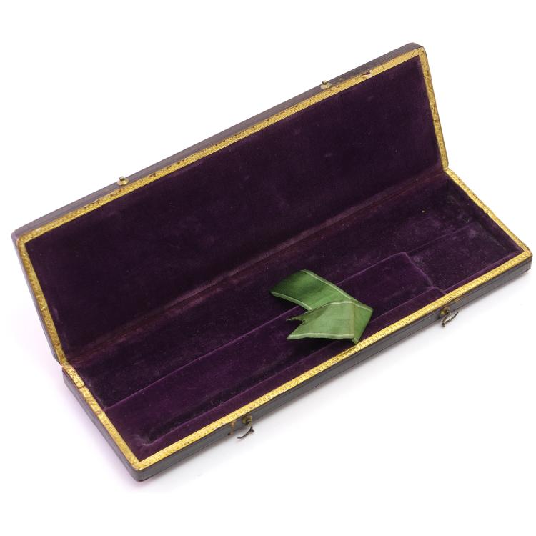 Bild 1 zu Objekt, Biedermeier-Etui mit Feldahornbl&auml;ttern, 1. H&auml;lfte 19. Jh., 157F 1466
