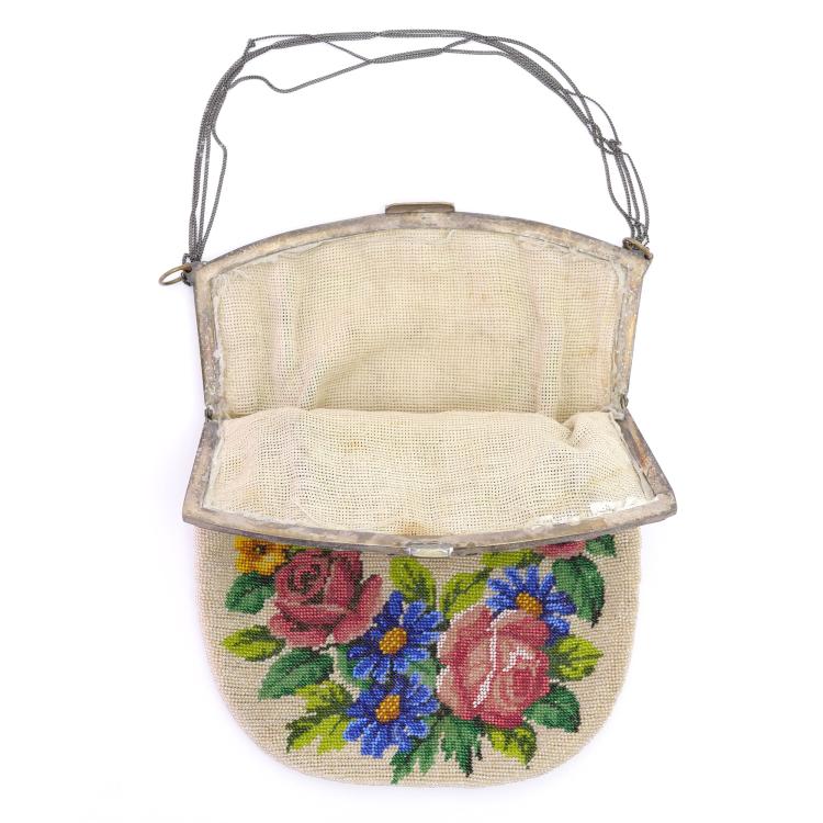Bild 2 zu Objekt, B&uuml;geltasche mit Blumengirlande, um 1900, 159D 814
