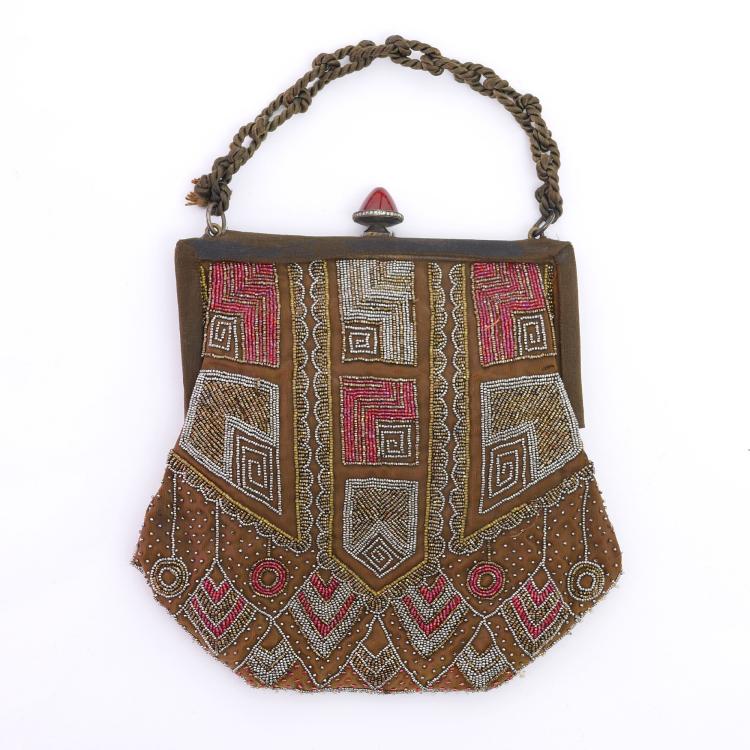 Bild 2 zu Objekt, B&uuml;geltasche mit Stahlperlen, um 1910, 159D 852