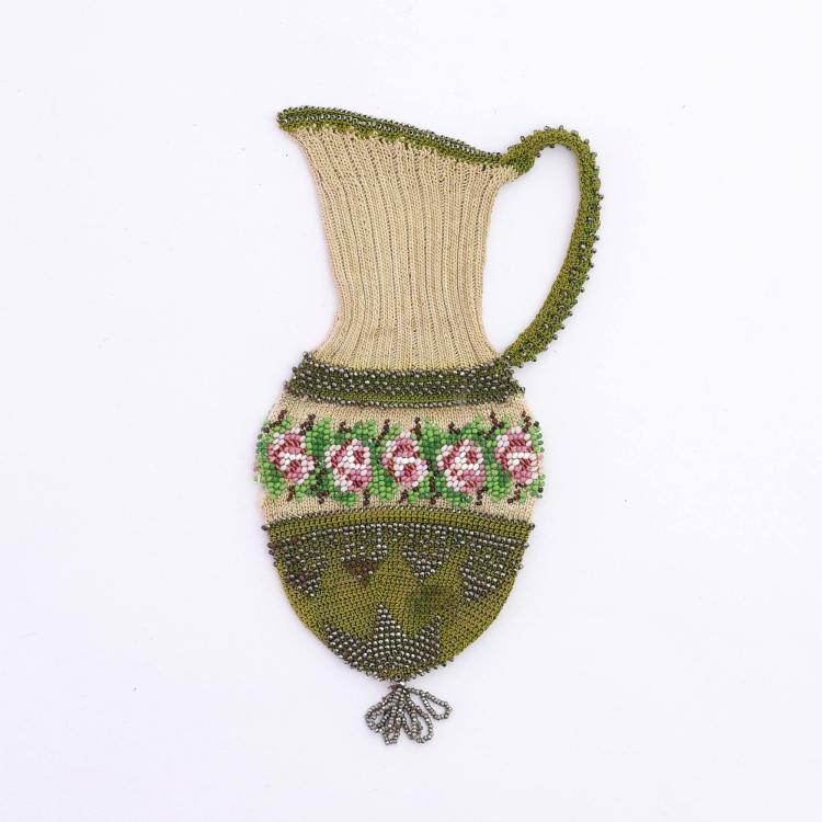 Hauptbild zu Objekt, Perlbeutel in Kannenform mit Rosenbord&uuml;re, 2. H&auml;lfte 19. Jh., 157F 1161