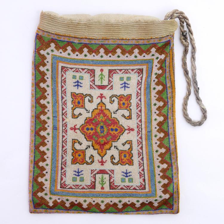 Hauptbild zu Objekt, Perlbeutel mit Teppichmotiv, um 1920, 157F 1363
